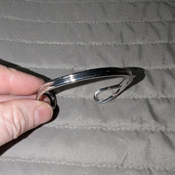 $3 with Bundle ~ Ann Taylor Metal Cuff Bracelet 4711 - Picture 1 of 5